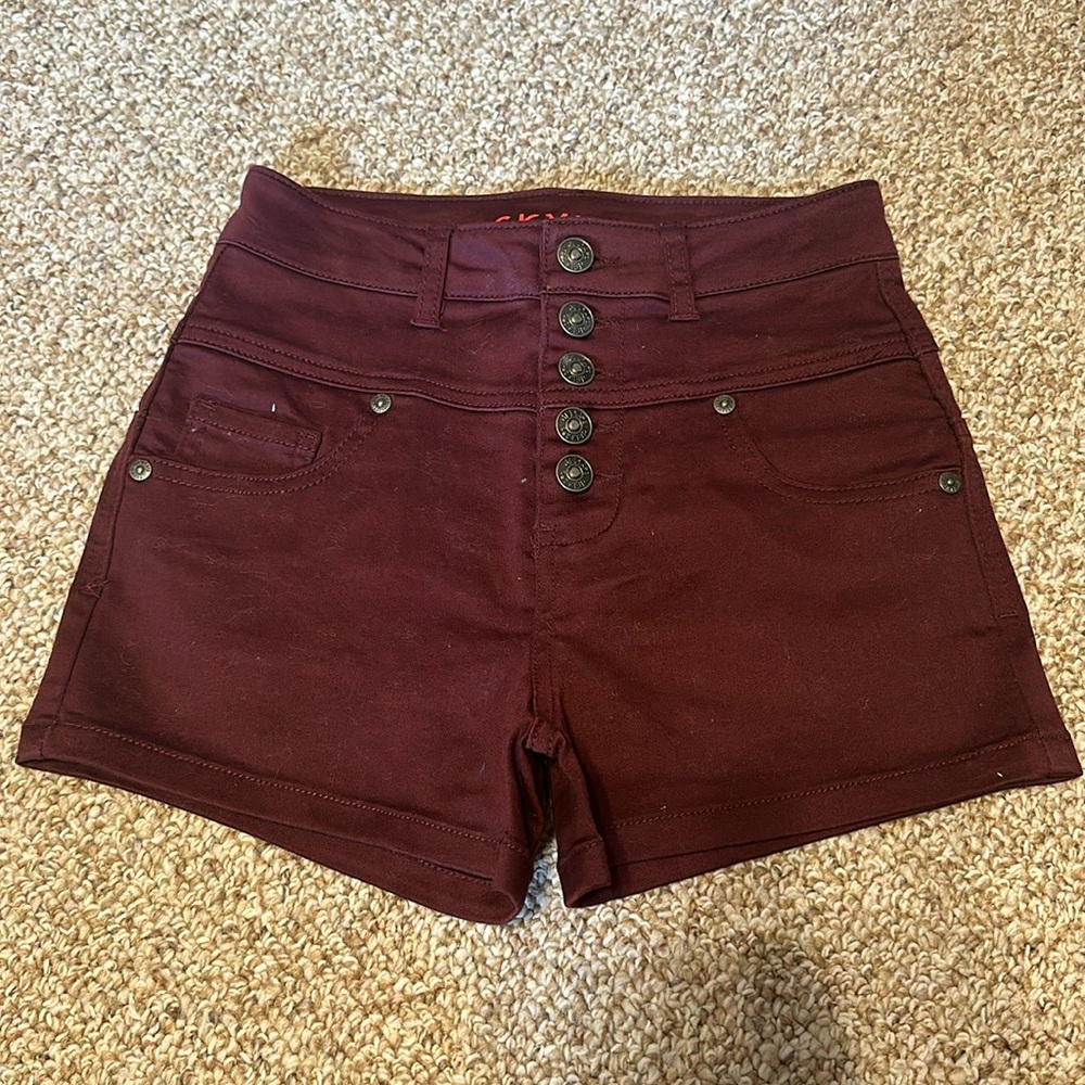 NWOT. High rise Delia’s Skylar, button fly, maroon shorts. Size 0.